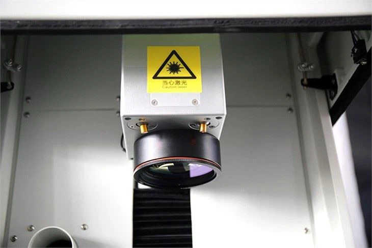 20W 30W 50W Laser Marking Machine For Sanitary Products